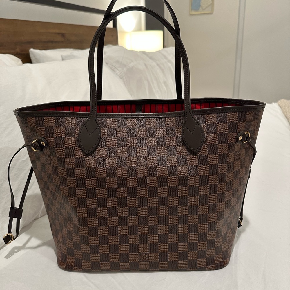 LV Neverfull Damier Ebene MM - Red Cherry Lining | Like-New | Investment Piece